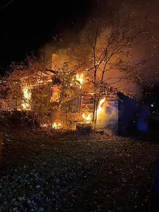 Pożar drewnianego domu w Widaczu