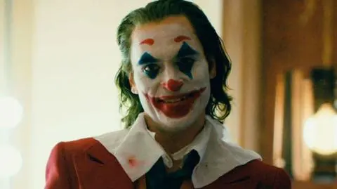 Pragnie podpalić świat, a nam się to podoba. "Joker jest w każdym z nas"