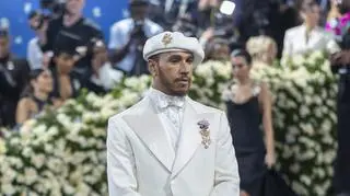 Lewis Hamilton w stylizacji od Wales Bonner