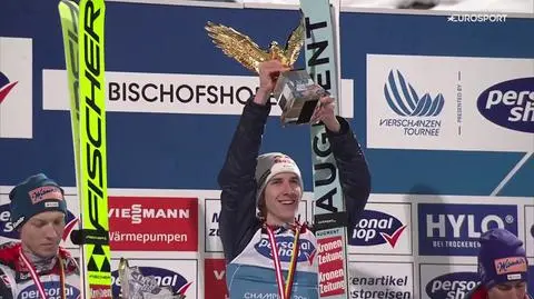 "Idzie orzełek". Trofeum w rękach zwycięzcy
