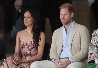 Harry i Meghan żegnają przyjaciółkę. "Trzymała naszego synka Archiego, kiedy się urodził"
