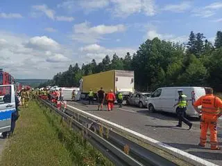 Zderzenie pięciu samochodów na S7