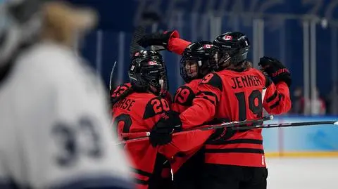 Finał jak 22 poprzednie. Amerykanki i Kanadyjki zagrają o złoto 