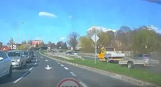 Przyczepka uderzyła w samochód