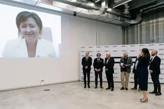 Doktor Kubik łączyła się z zebranymi przez internet