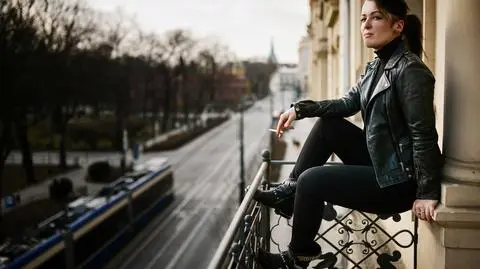 "Sama się śmieję z własnych żartów"