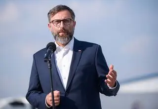 Kuczmierowski stawił się w sądzie. "Uwagę przykuł mechanizm" na jego nodze