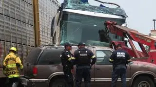 Meksyk. Pociąg towarowy uderzył w piętrowy autobus