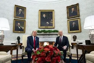 Trump i Biden w Gabinecie Owalnym przed zmianami