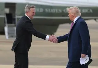 To oni stoją za planem pokojowym. Media o "gościu od dronów" i człowieku Putina