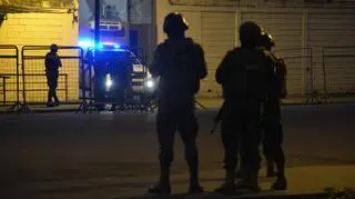 Kilkanaście ciał znaleziono w więzieniu. Sprawę bada policja