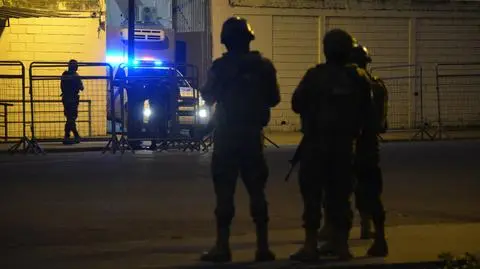 Służby przed więzieniem w Machala w Ekwadorze