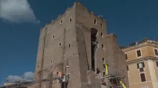 Runęła zabytkowa wieża w Rzymie 