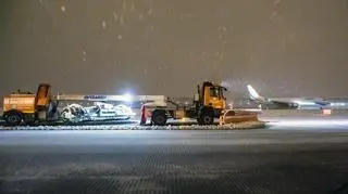 Pierwszy poważniejszy atak zimy na Lotnisku Chopina