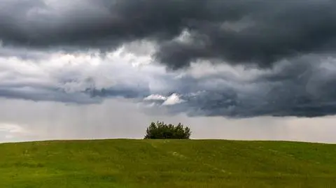 Front przyniesie opady i burze. Kiedy aura się poprawi