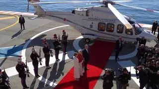  Książę Albert II i jego małżonka księżna Charlene powitali papieża
