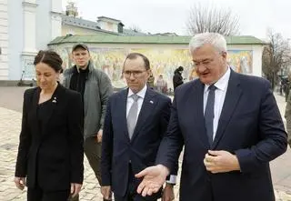 Norwescy ministrowie w Charkowie. W trakcie wizyty spadły rosyjskie bomby