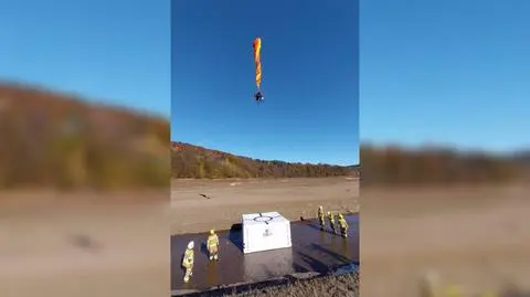 Motolotniarz zawisł na linii energetycznej