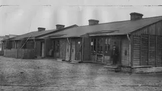 Baraki dla bezdomnych w Annopolu (rejon ulicy Inowłodzkiej i placu Annopolskiego) - 1933 rok