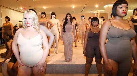 Kim Kardashian na otwarciu sklepu Skims w Nowym Jorku
