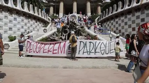 Protesty w Parku Güell w Barcelonie