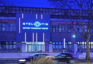 Gigantyczne straty producenta samochodów. Akcje w dół