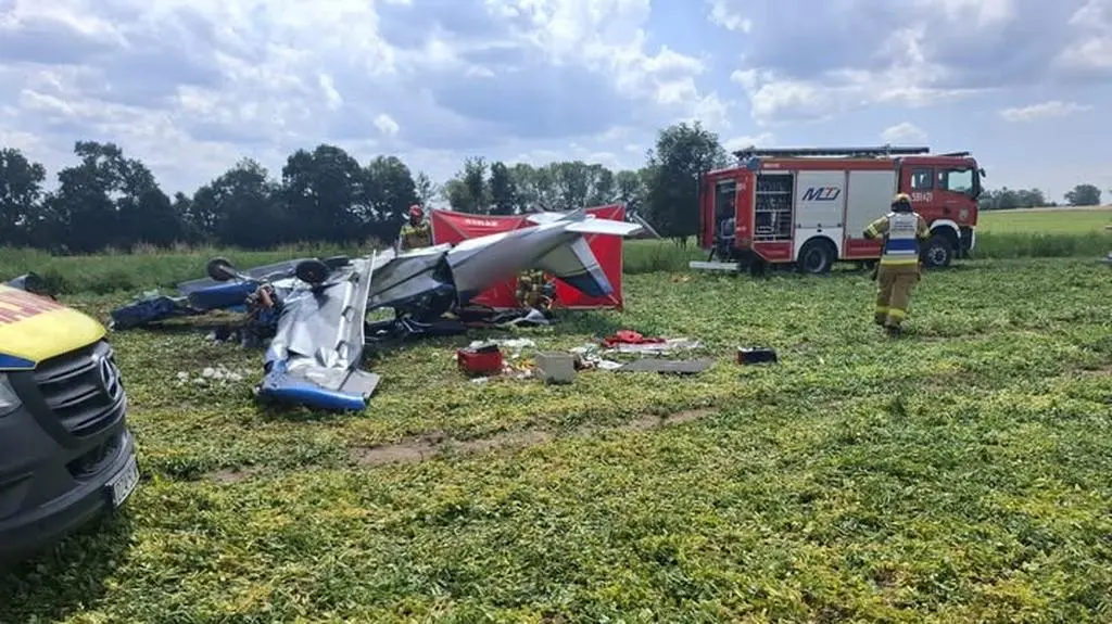 Awionetka spadła na pole 
