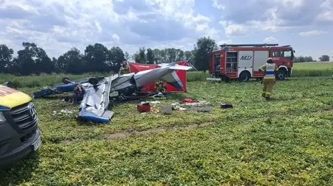 Awionetka spadła na pole 