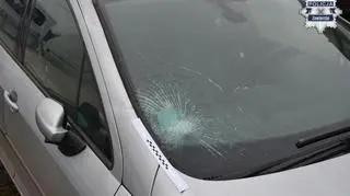 Kierowca potrącił pieszych na chodniku