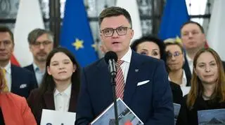 Szymon Hołownia podczas konferencji prasowej w Sejmie