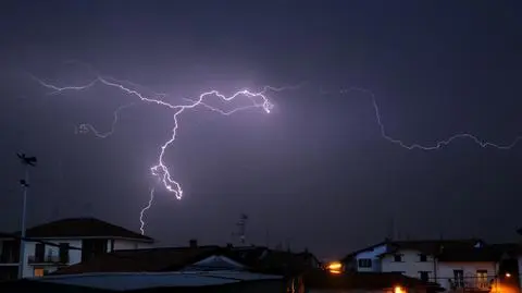 Burza, noc