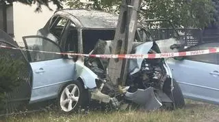 Pijany nastolatek pędził przez miasto, zatrzymał się na słupie