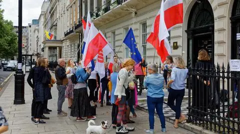 Polki w Wielkiej Brytanii "rodzą bez problemu i są w szczytach rankingów"? Sprawdzamy