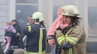 Rosjanie uderzyli w przedszkole. Zełenski: to splunięcie w twarz