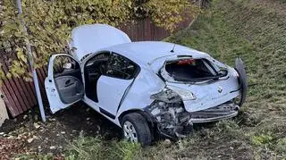 40-latka kierująca renault oraz 15-letnia pasażerka trafiły do szpitala na badania