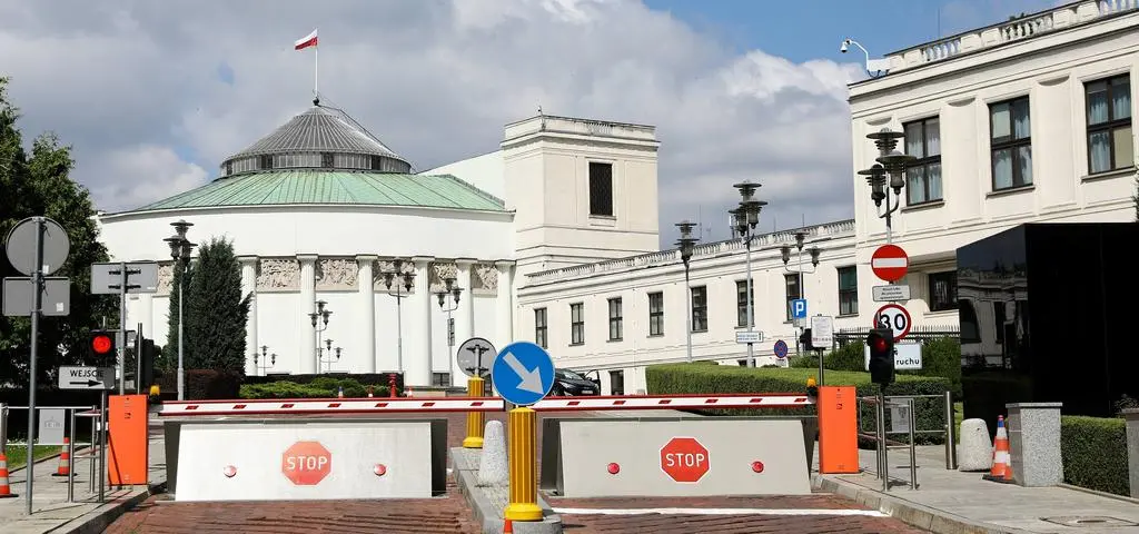 "Koledzy w garniturach tłumaczą, co jest dla kobiet lepsze"