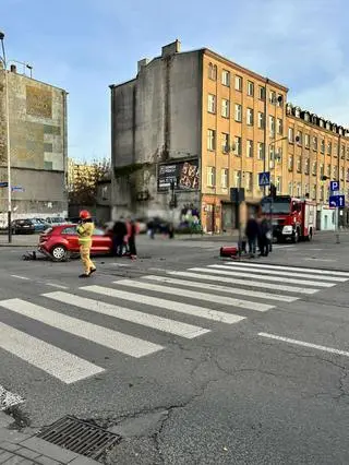 Kolizja karetki z samochodem osobowym w Łodzi