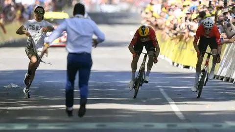 Niebezpiecznie na mecie Tour de France