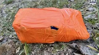 Porzucony samochód przy torach