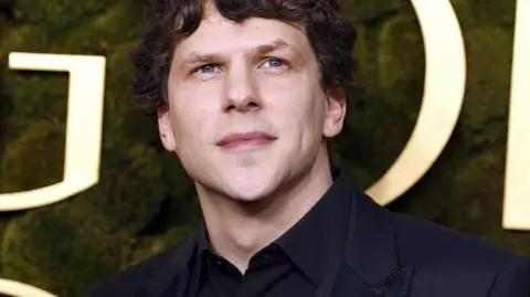 Jesse Eisenberg podczas gali rozdania Złotych Globów, 6 stycznia 2025 r.