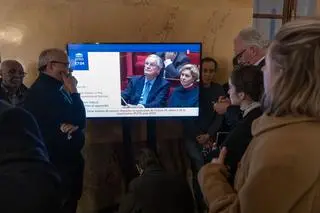Upadek francuskiego rządu utrudnia wsparcie dla Ukrainy