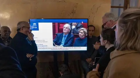 Upadek francuskiego rządu utrudnia wsparcie dla Ukrainy