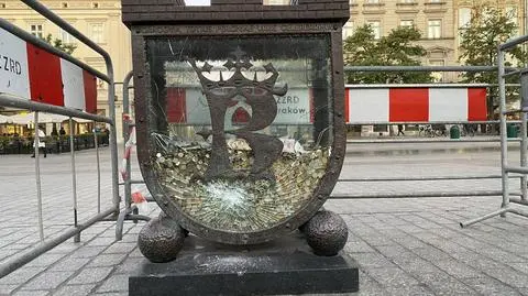 Uszkodzona skarbonka na krakowskim rynku