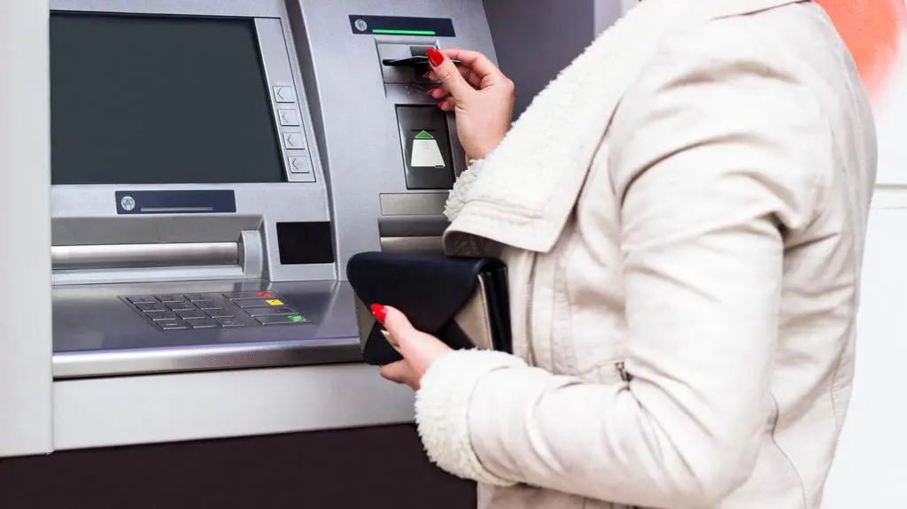 Obowiązkowe nagrania z bankomatów i kary za zasłanianie twarzy