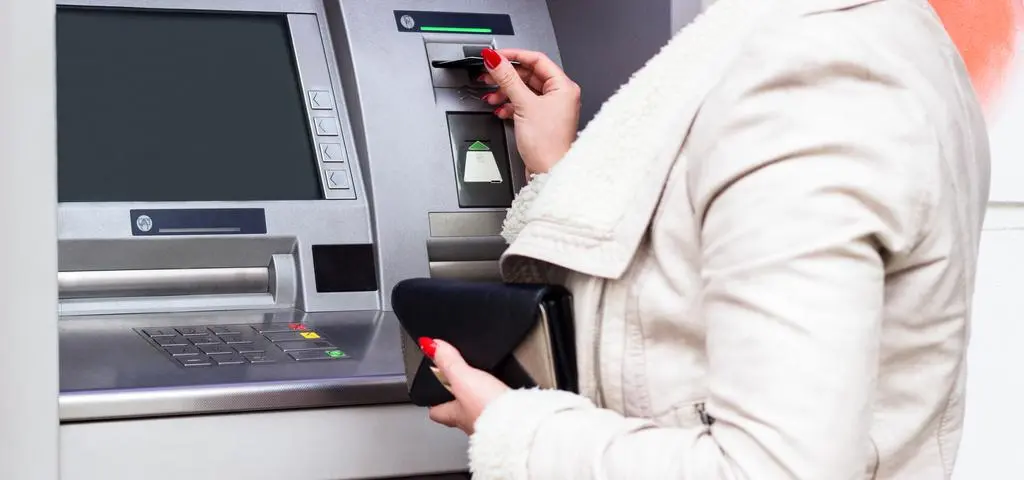 Obowiązkowe nagrania z bankomatów i kary za zasłanianie twarzy