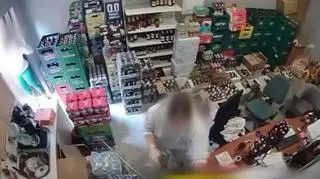 Agresor z Pieńska zaatakował funkcjonariusza mieczem samurajskim
