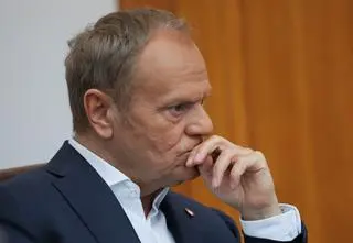 "Był tylko jeden głos krytyki". Znamy kulisy posiedzenia klubu KO u premiera