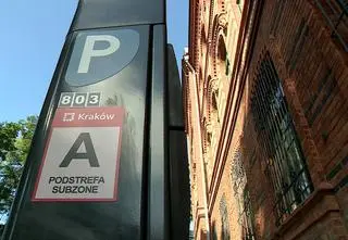 Nowe stawki za parkowanie w Krakowie. Dwa razy drożej niż w Warszawie