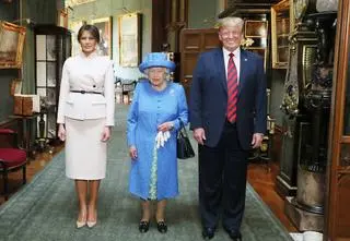 Hot dogi, pocałunek w usta, książę w piżamie