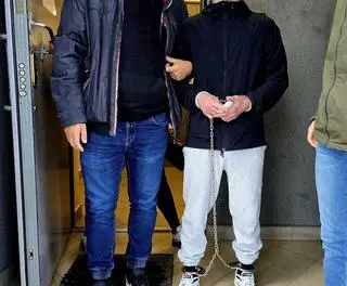 21-latek zaatakował policjanta